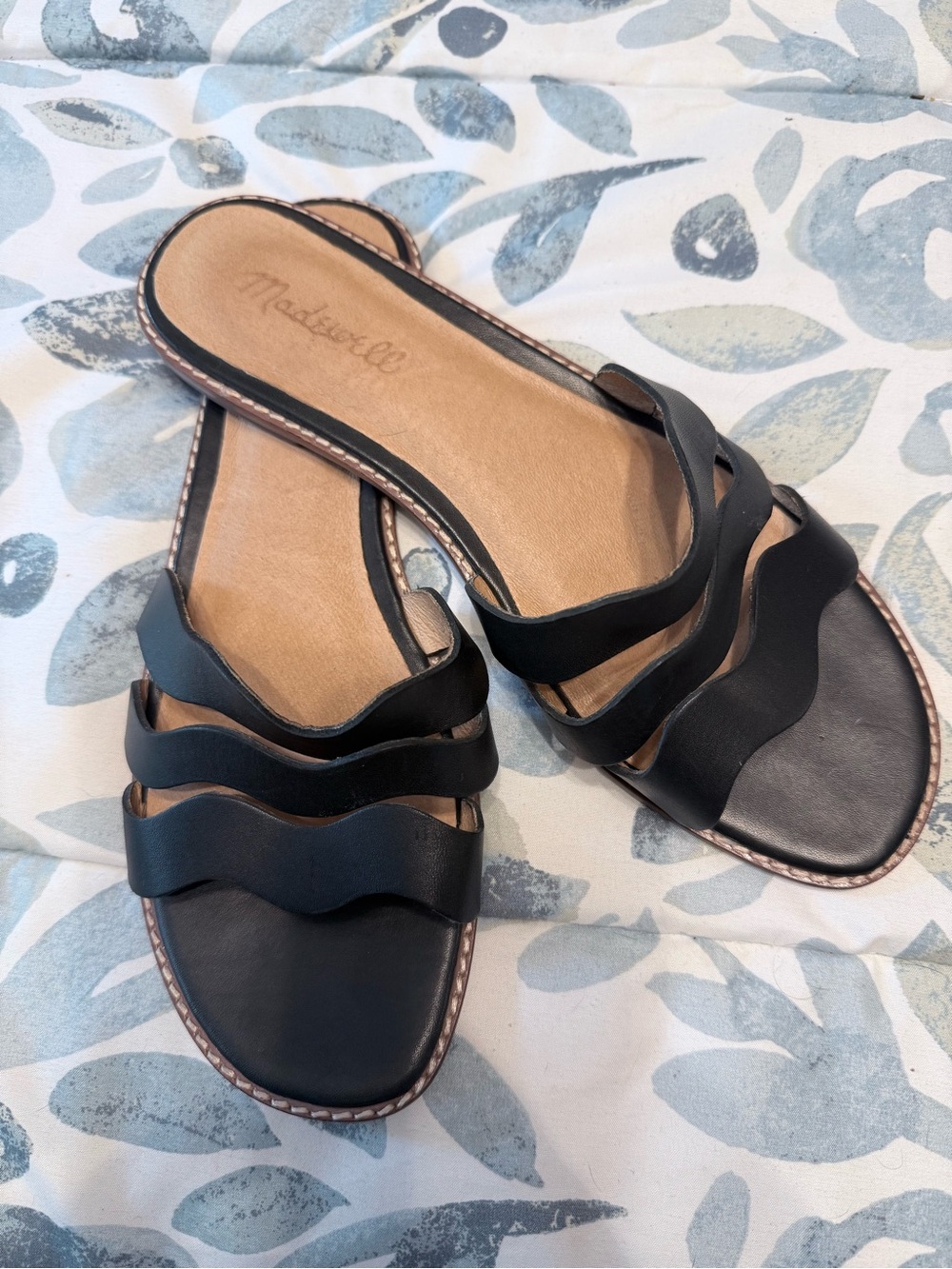 Madewell Black Wavy-Strap Slide Sandals - Picture 2 of 4